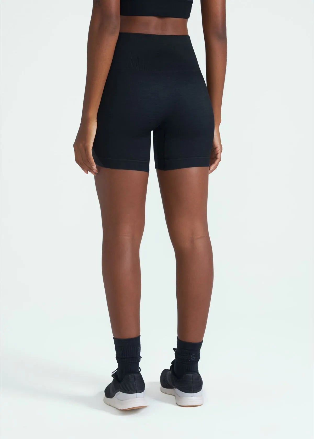 Bermuda Feminina Skin Recortes